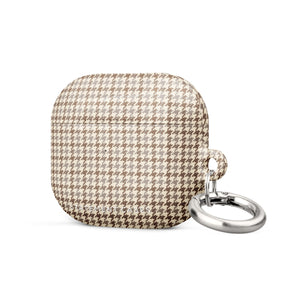 This Classic Houndstooth for AirPods Gen 3 case by Statement Cases, meticulously crafted with a beige and brown houndstooth pattern, is attached to a sturdy metal carabiner for easy access. Featuring a compact, rectangular design with rounded edges and premium impact-absorbing material, it ensures both style and utmost protection.